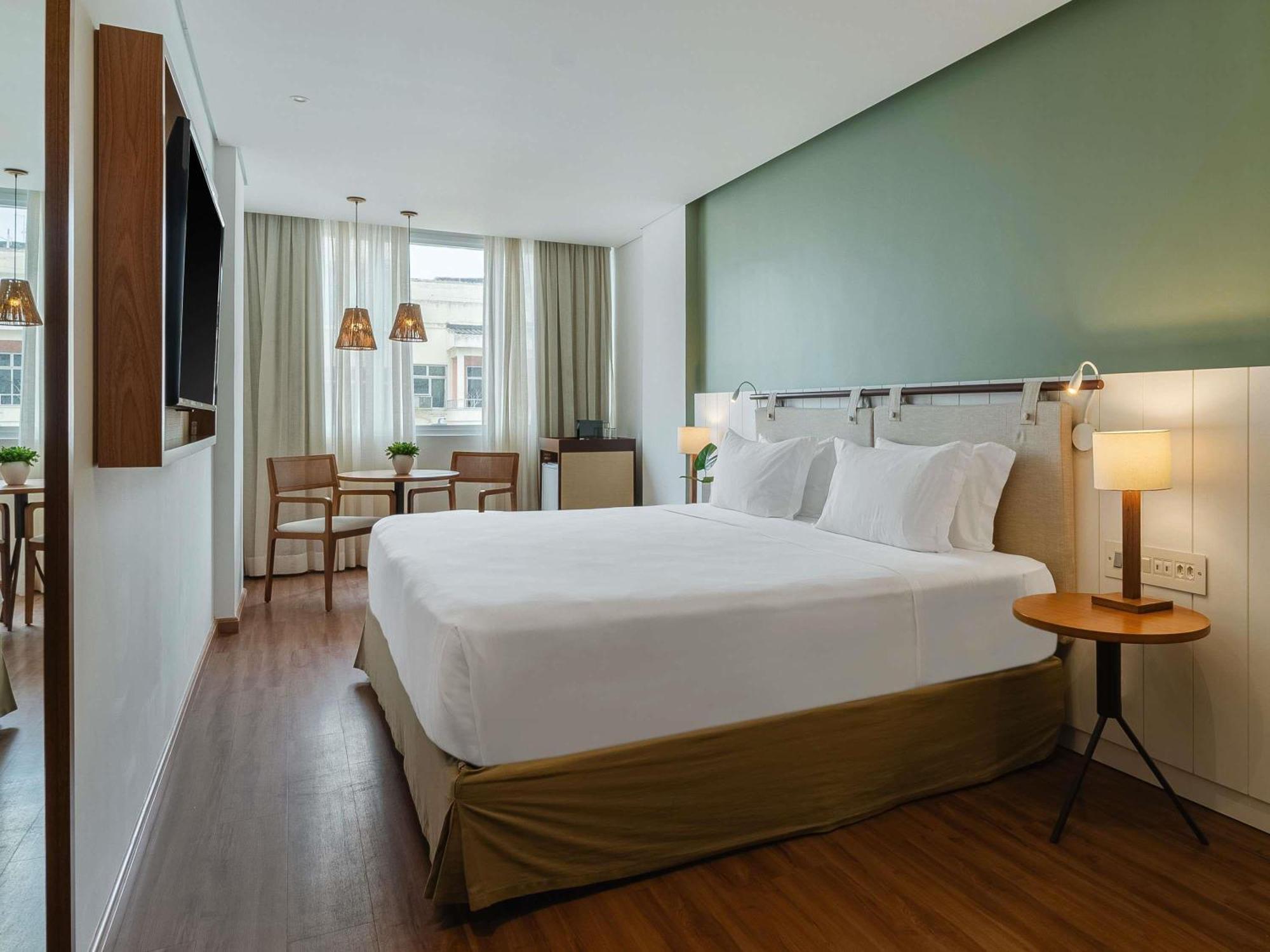 Premium Luxury King Room with Partial Side Sea View